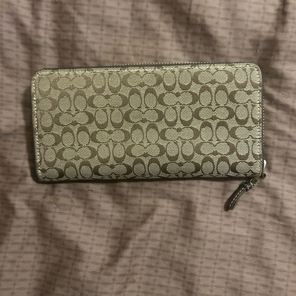 Coach  Wallet - Picture 2 of 12